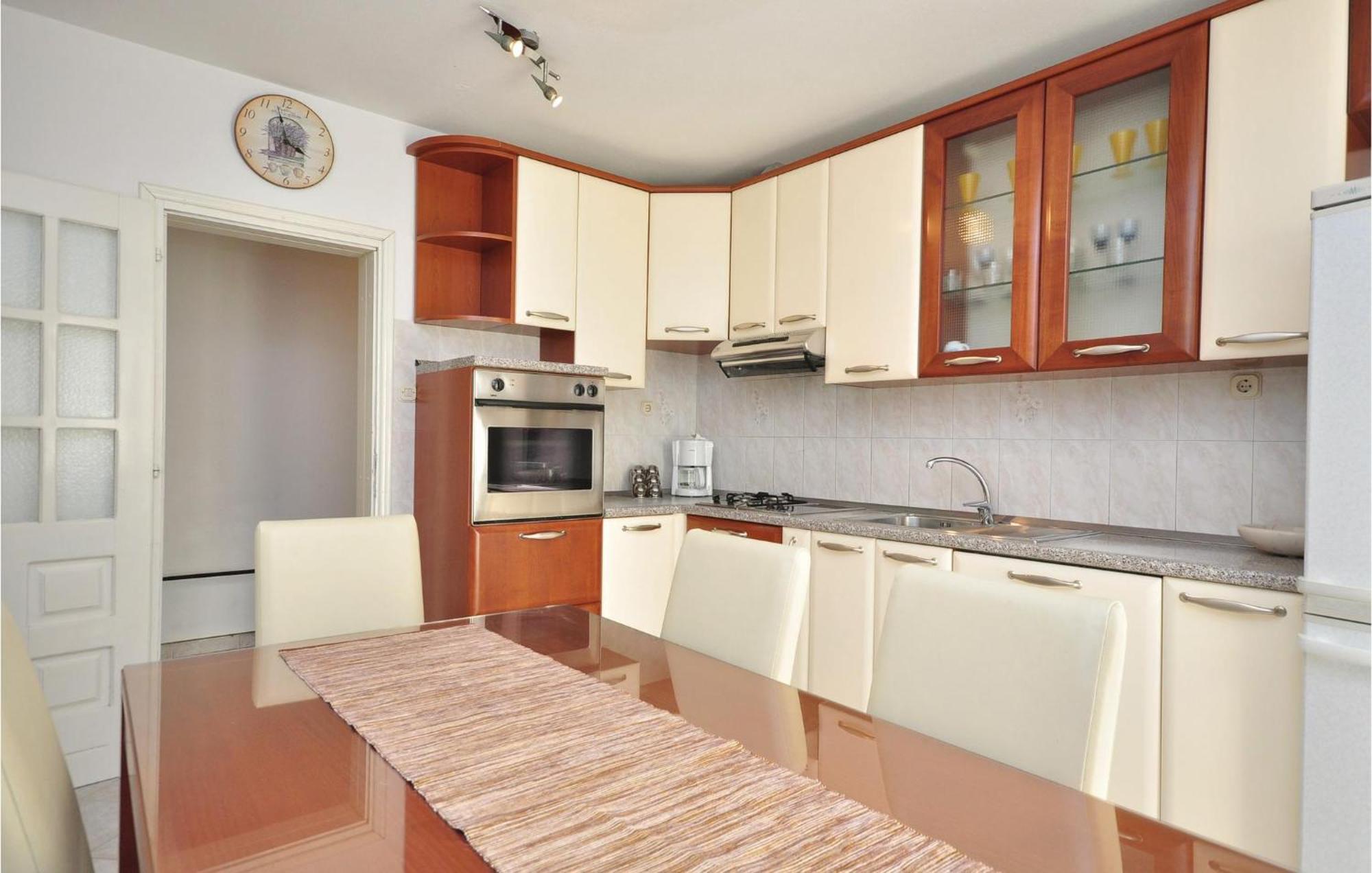 3 Bedroom Awesome Apartment In Пучища Екстер'єр фото